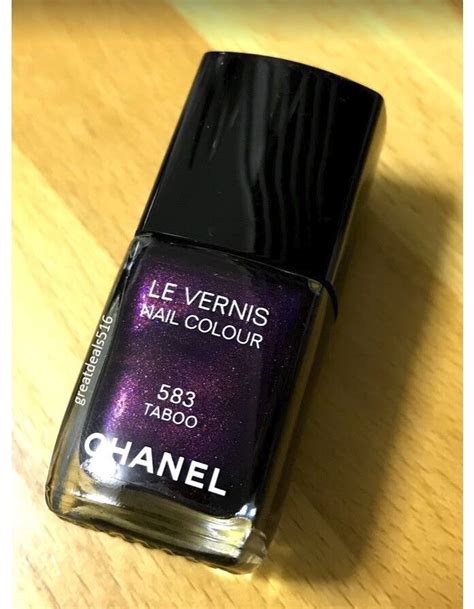 Chanel Le Vernis Taboo (583) .